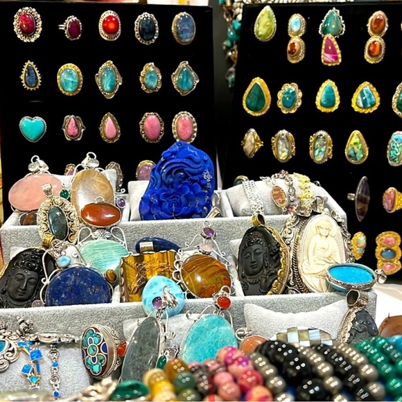 Colorful Statement Rings in Bold Designs - Picture 7 of 10